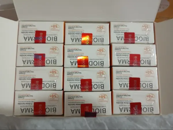 ضد آفتاب بایودرما بی‌ رنگ SPF50