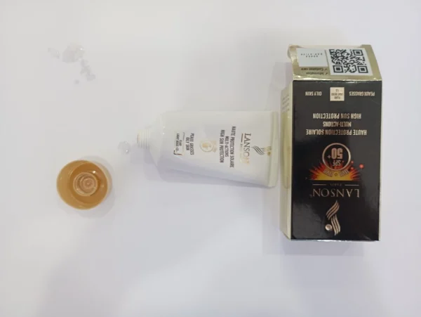 کرم ضد آفتاب رنگی لانسون SPF 50 - نمای کرم و بسته